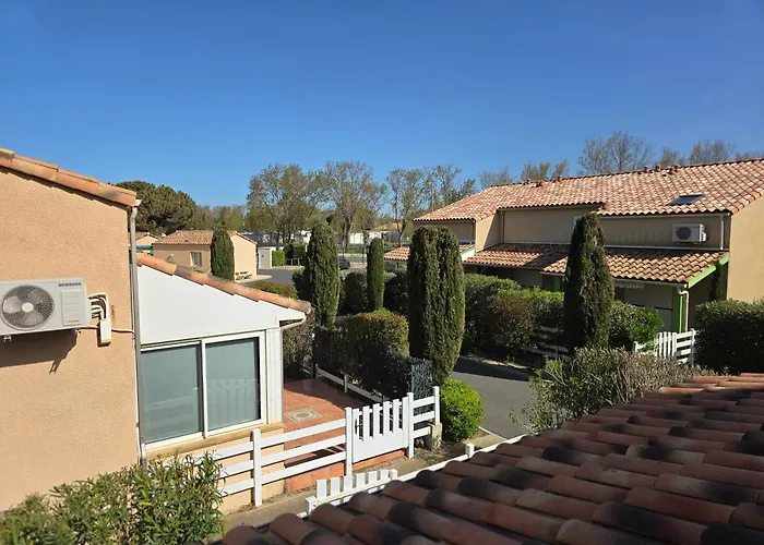 Les Soleillades- Villa, Avec Piscine Et Stationnement A Proximite De La * Vendres