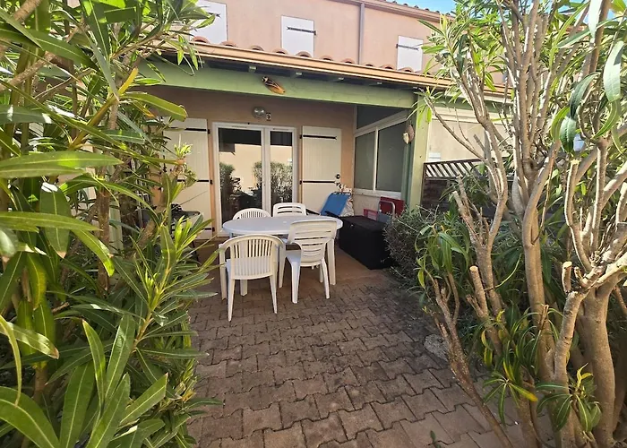 Les Soleillades- Villa, Avec Piscine Et Stationnement A Proximite De La * Vendres